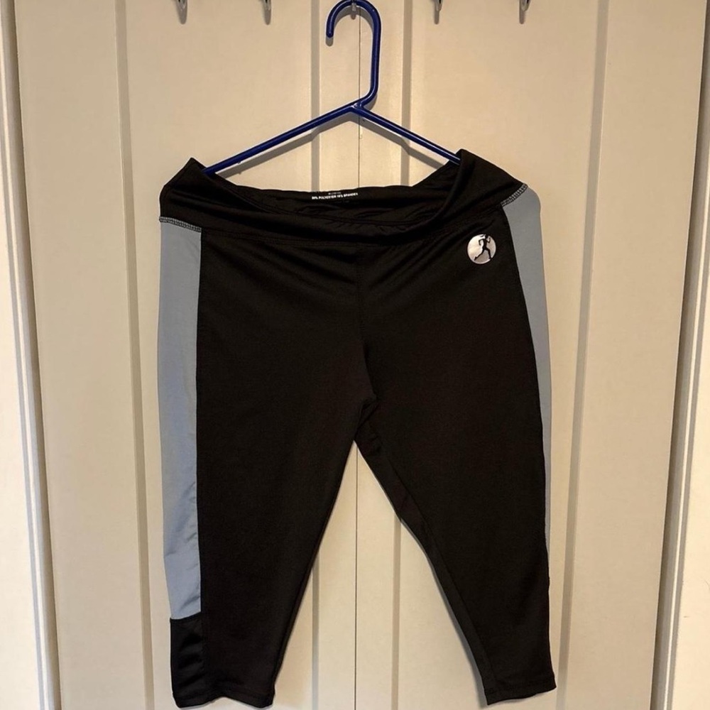 Stylish Black and Gray Capris